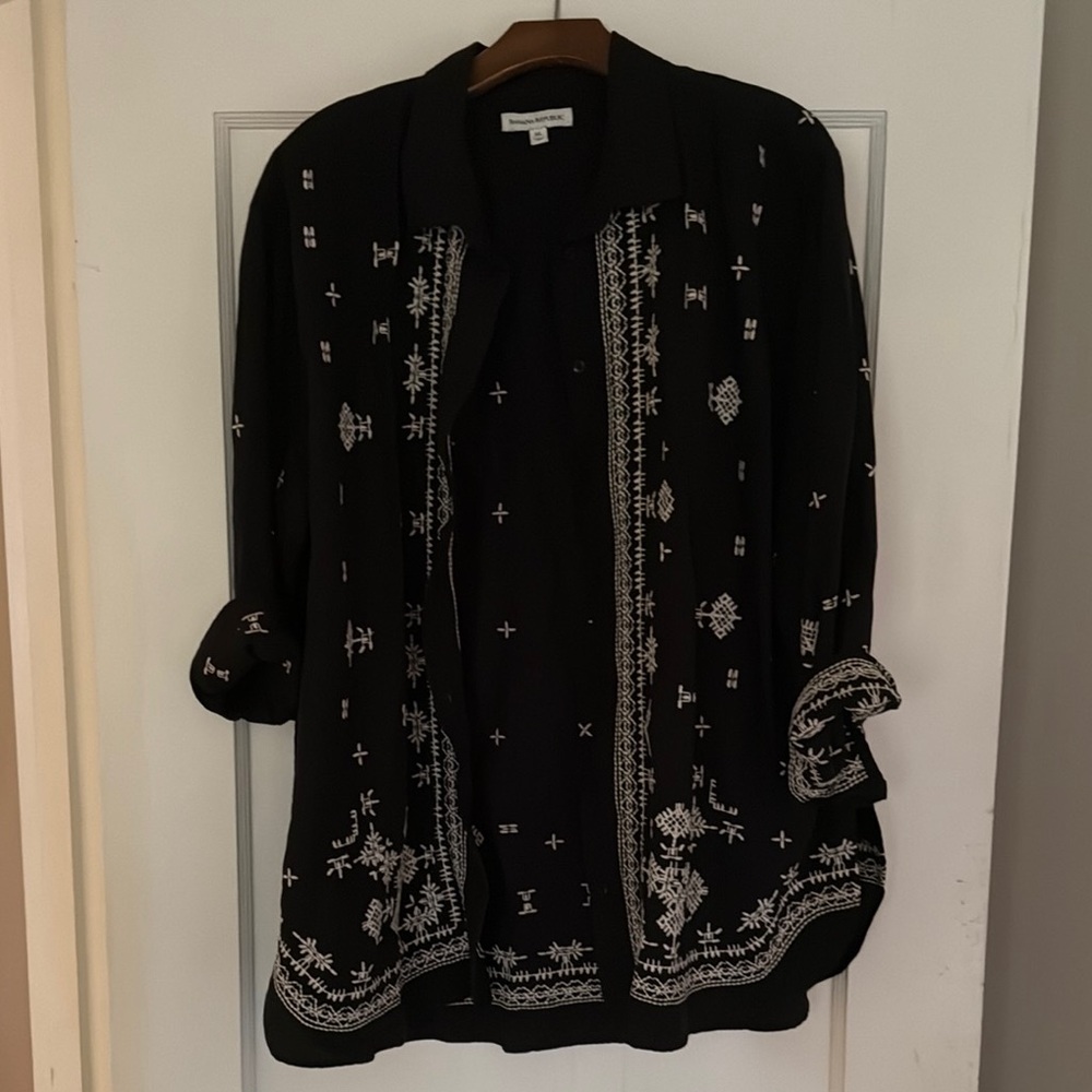 Banana Republic oversized embroidered tencel linen shirt